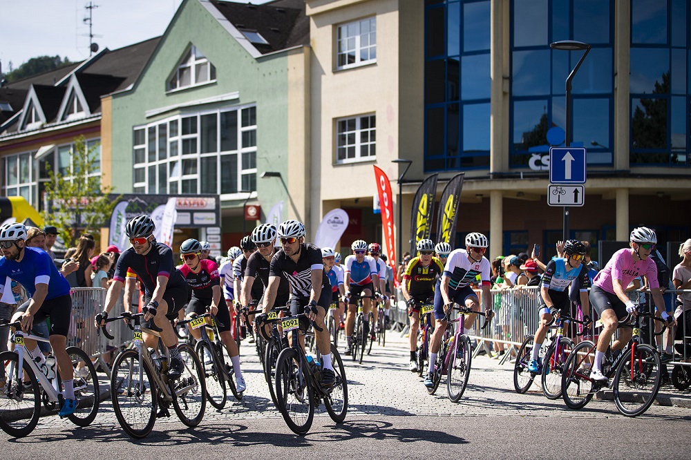 Krakonosuv cyklomaraton_start.jpg
